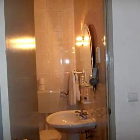 Pensión Residencial Mocambique 2*