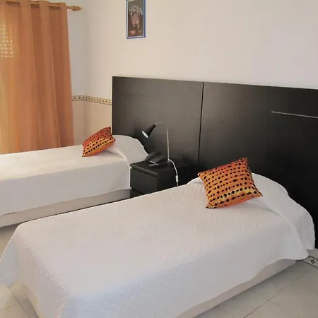 Residencial Mocambique Pensión 2*