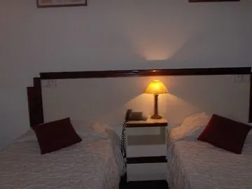 Residencial Mocambique Pensión 2*